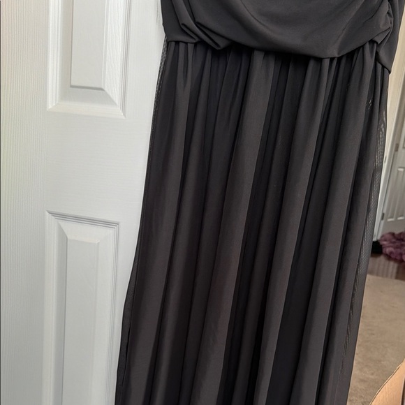 Elegant Black Evening Dress - Picture 4 of 4